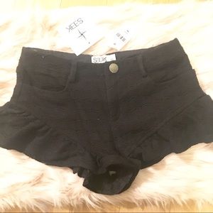 🔴 DONATING SOON LF Seek the Label Ruffle Lace Shorts XS NWT